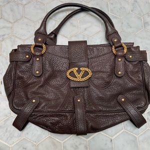 Chic ,trendy , v logo bag